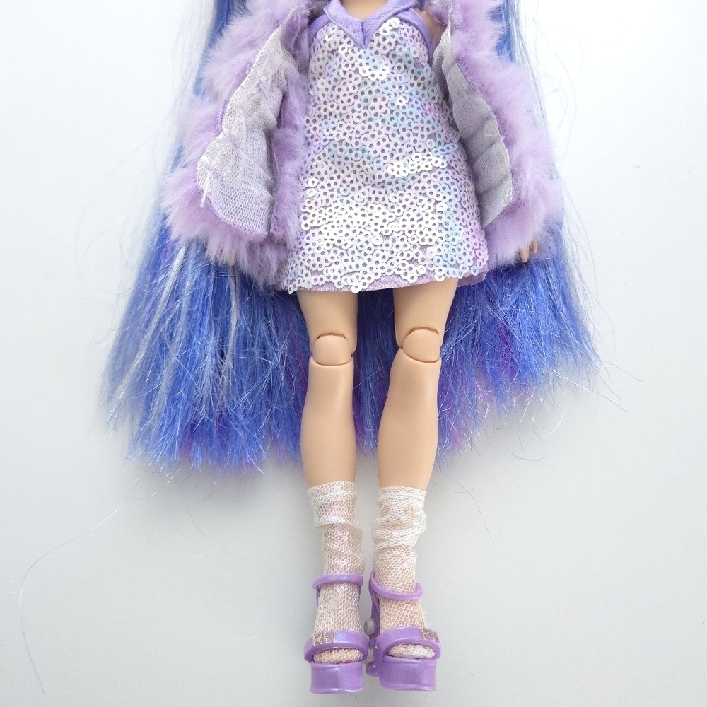 Rainbow High Violet Willow Purple Fashion Doll - Picture 3 of 13